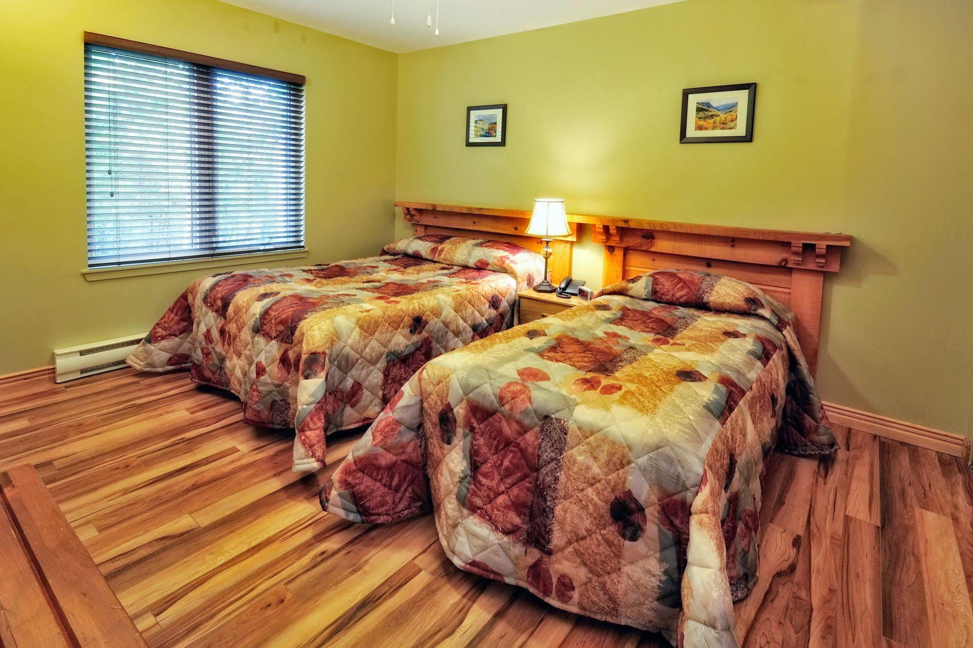 Marblewood Village Resort Steady Brook Eksteriør billede